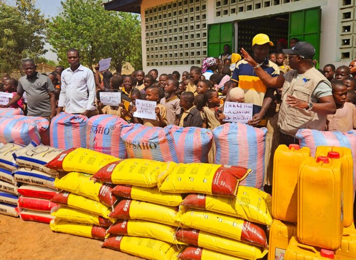 AIMES AFRIQUE approvisionne ses cantines scolaires en vivres dans les 10 villages